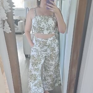 NWT Midnight Sky Floral Two-Piece Set With Wide Leg Highrise Pants And Crop Top